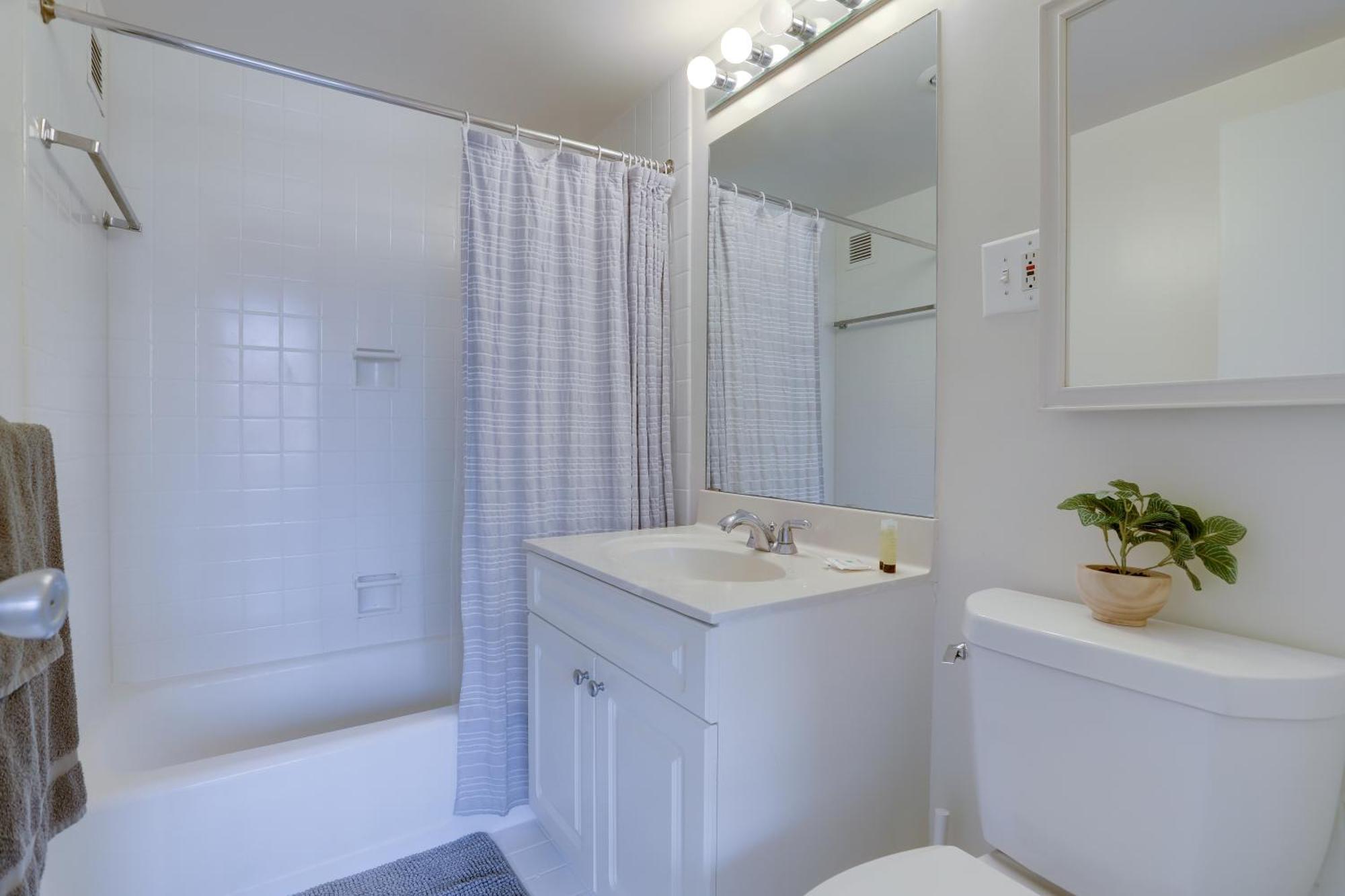 Beautiful 2Br Apartment At Crystal City With Gym Арлингтон Экстерьер фото